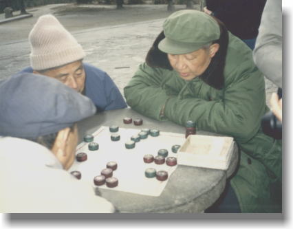 �͌������l����